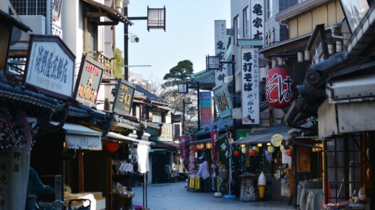 葛飾柴又 帝釈天参道商店の町並み